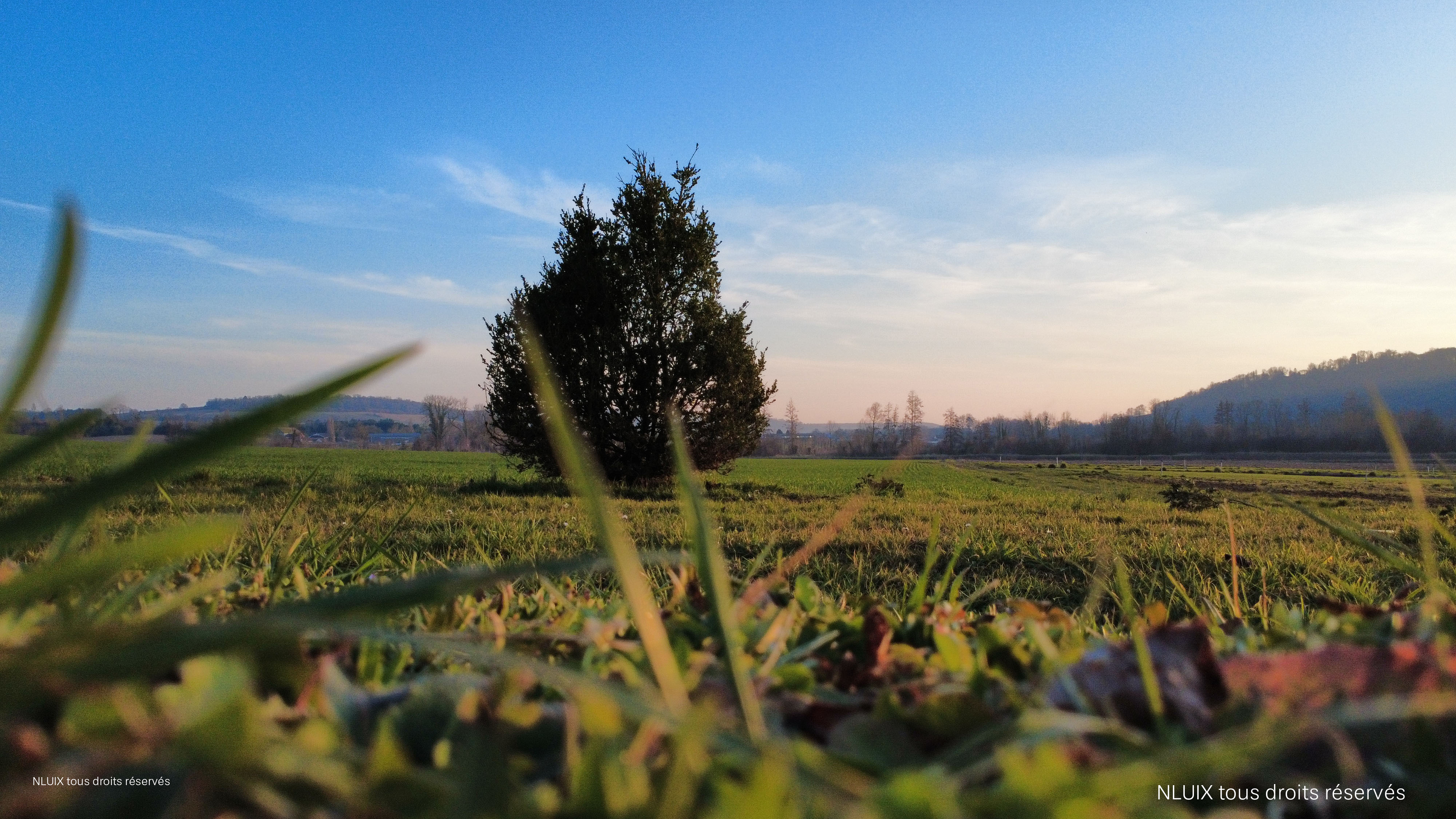 Paysage du Vexin, avant le décollage du drone.